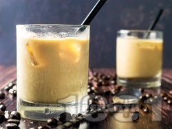 Коктейл White Russian с водка и кафе ликьор - снимка на рецептата Коктейл White Russian с водка и кафе ликьор - снимка на рецептата